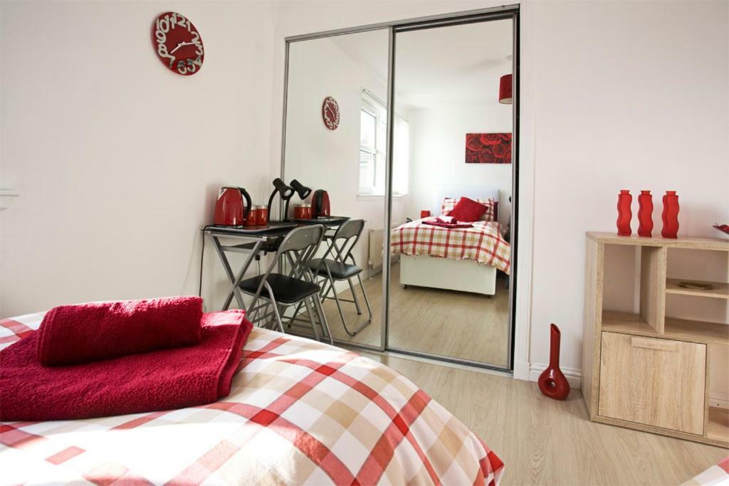 Gala Rooms Homestay - Free Parking Эдинбург Экстерьер фото